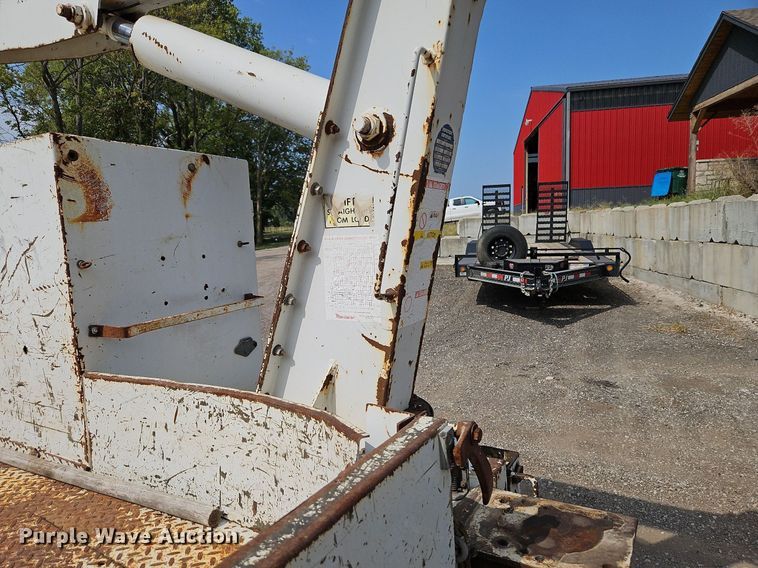 image for item DP2417 2003 Ford F550 Super Duty XL  utility / service truck