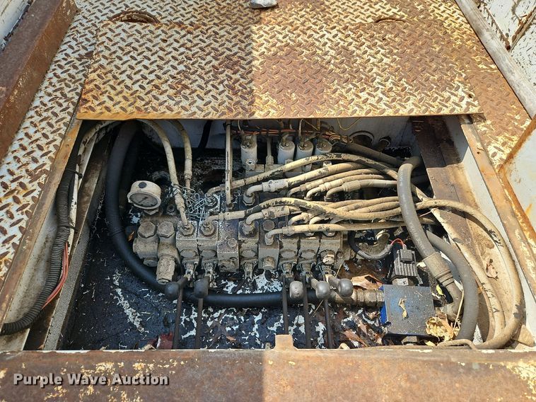 image for item DP2417 2003 Ford F550 Super Duty XL  utility / service truck