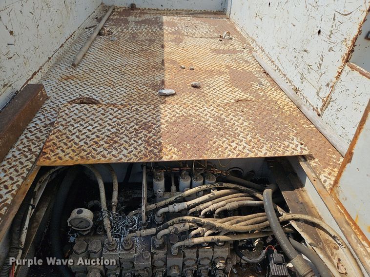 image for item DP2417 2003 Ford F550 Super Duty XL  utility / service truck