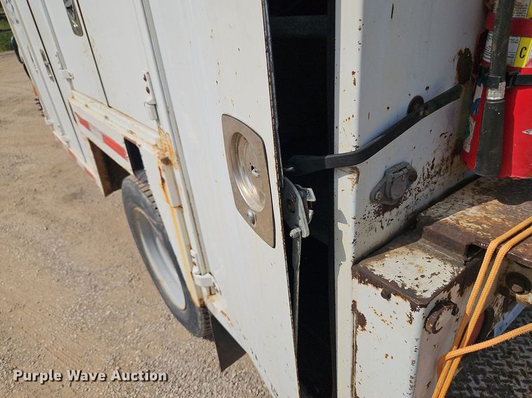 image for item DP2417 2003 Ford F550 Super Duty XL  utility / service truck