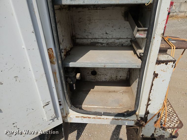 image for item DP2417 2003 Ford F550 Super Duty XL  utility / service truck