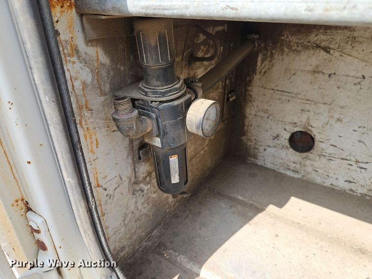 image for item DP2417 2003 Ford F550 Super Duty XL  utility / service truck