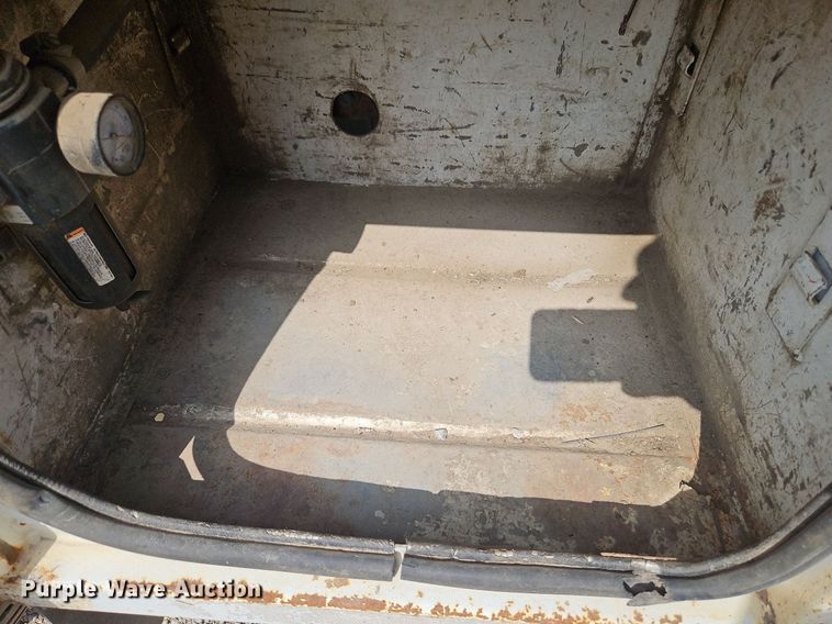 image for item DP2417 2003 Ford F550 Super Duty XL  utility / service truck