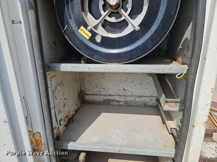 image for item DP2417 2003 Ford F550 Super Duty XL  utility / service truck