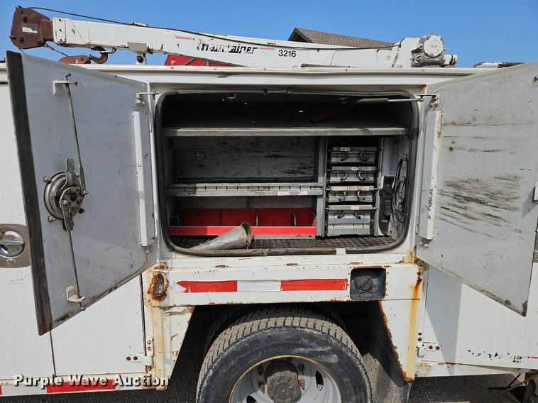 image for item DP2417 2003 Ford F550 Super Duty XL  utility / service truck