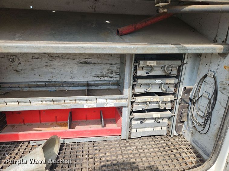 image for item DP2417 2003 Ford F550 Super Duty XL  utility / service truck