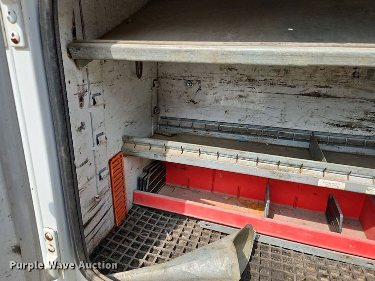 image for item DP2417 2003 Ford F550 Super Duty XL  utility / service truck