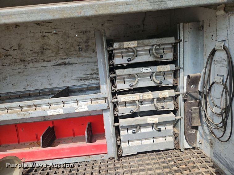 image for item DP2417 2003 Ford F550 Super Duty XL  utility / service truck