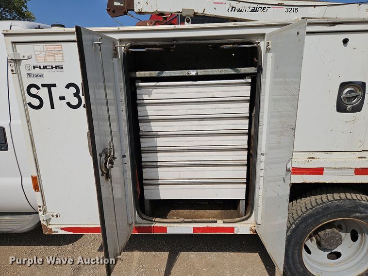 image for item DP2417 2003 Ford F550 Super Duty XL  utility / service truck