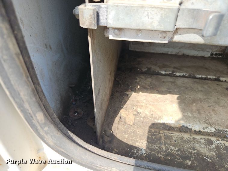 image for item DP2417 2003 Ford F550 Super Duty XL  utility / service truck