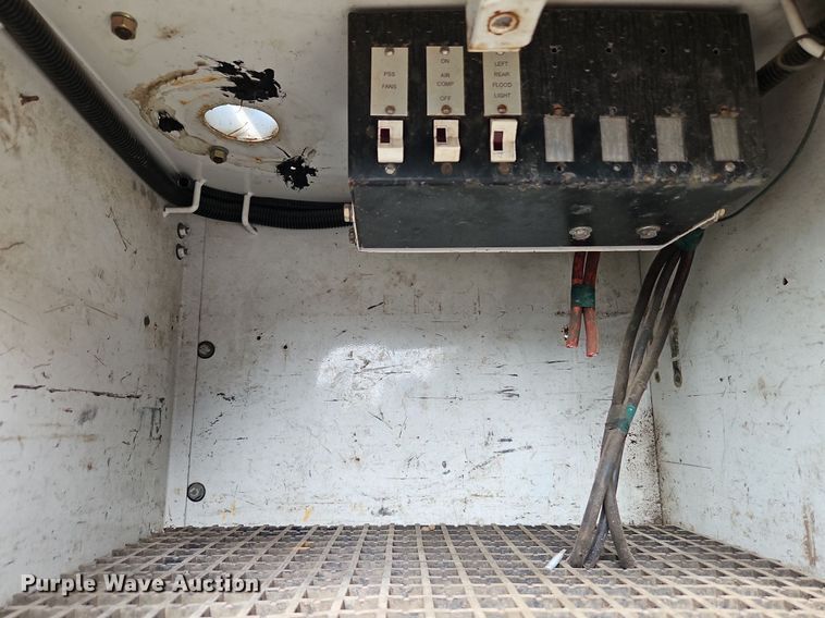 image for item DP2417 2003 Ford F550 Super Duty XL  utility / service truck