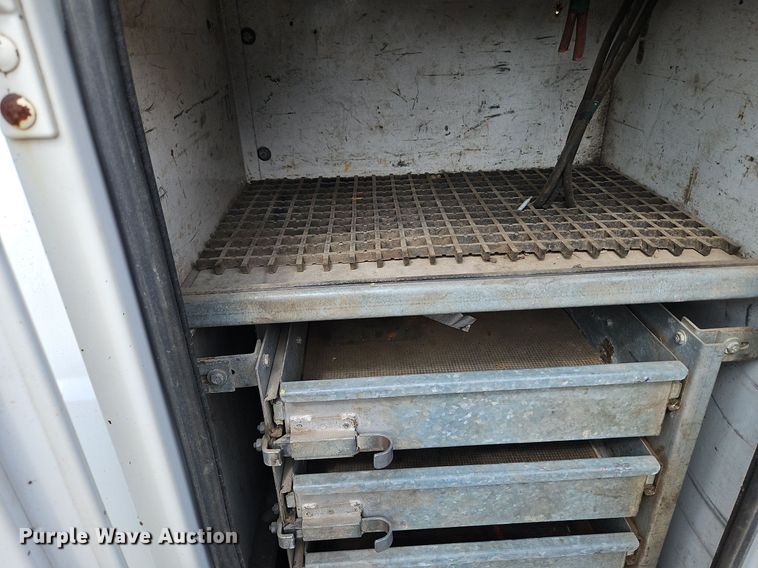 image for item DP2417 2003 Ford F550 Super Duty XL  utility / service truck