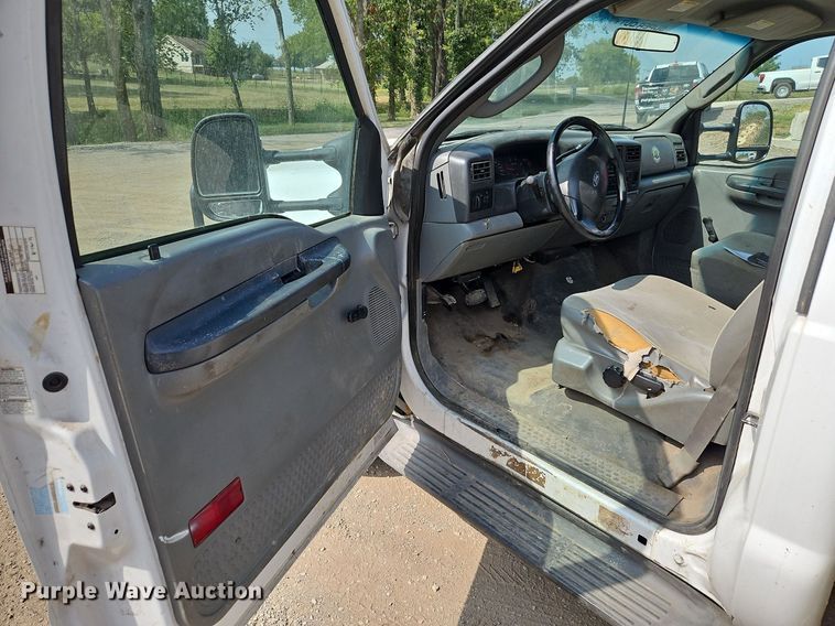 image for item DP2417 2003 Ford F550 Super Duty XL  utility / service truck