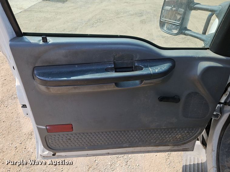 image for item DP2417 2003 Ford F550 Super Duty XL  utility / service truck