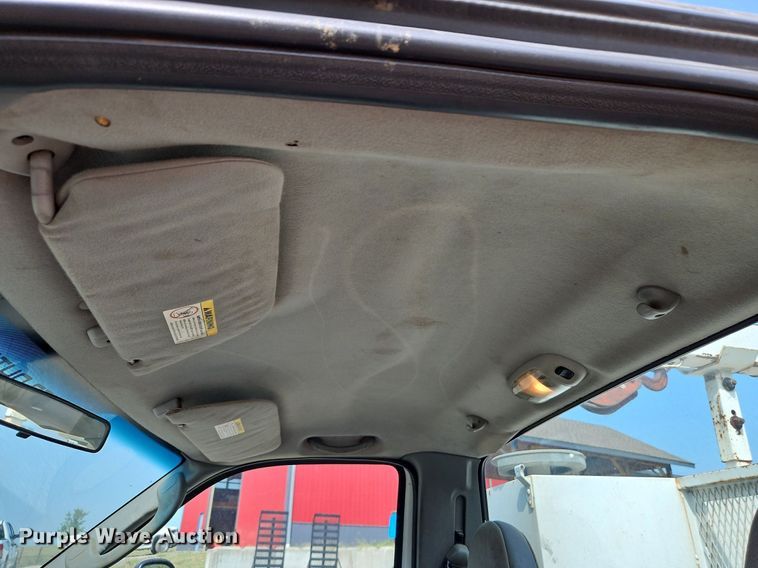 image for item DP2417 2003 Ford F550 Super Duty XL  utility / service truck