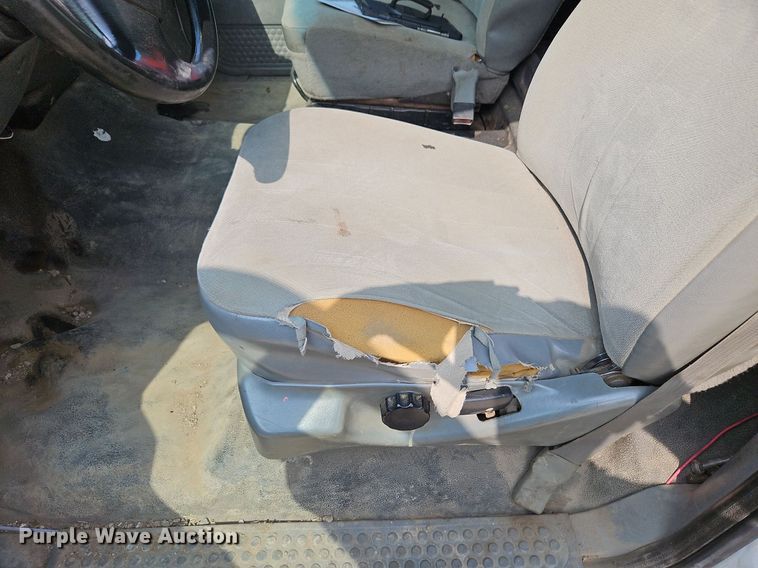 image for item DP2417 2003 Ford F550 Super Duty XL  utility / service truck