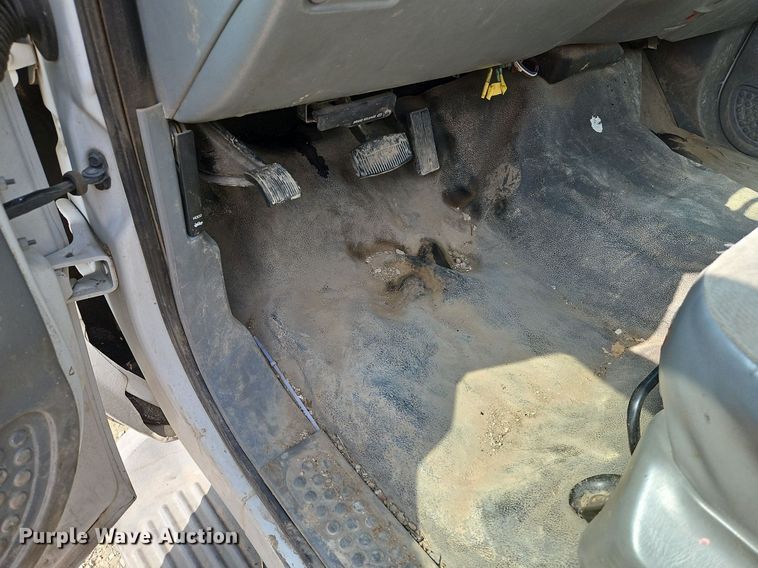 image for item DP2417 2003 Ford F550 Super Duty XL  utility / service truck