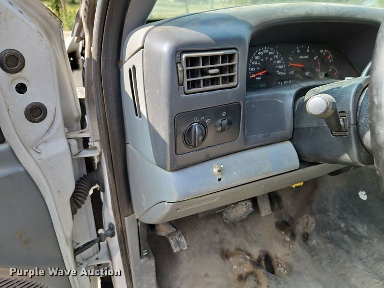image for item DP2417 2003 Ford F550 Super Duty XL  utility / service truck