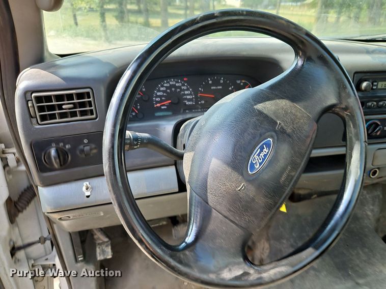 image for item DP2417 2003 Ford F550 Super Duty XL  utility / service truck