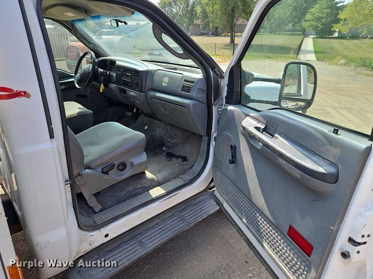 image for item DP2417 2003 Ford F550 Super Duty XL  utility / service truck