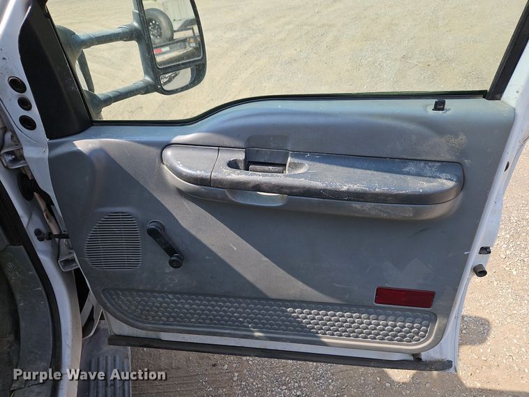 image for item DP2417 2003 Ford F550 Super Duty XL  utility / service truck