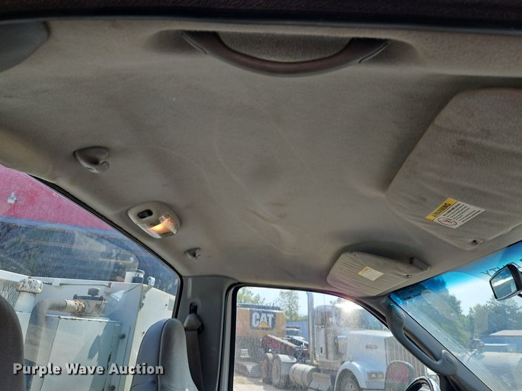 image for item DP2417 2003 Ford F550 Super Duty XL  utility / service truck