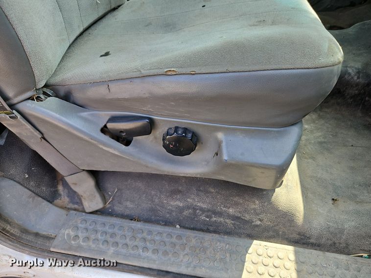 image for item DP2417 2003 Ford F550 Super Duty XL  utility / service truck