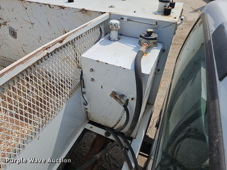 image for item DP2417 2003 Ford F550 Super Duty XL  utility / service truck