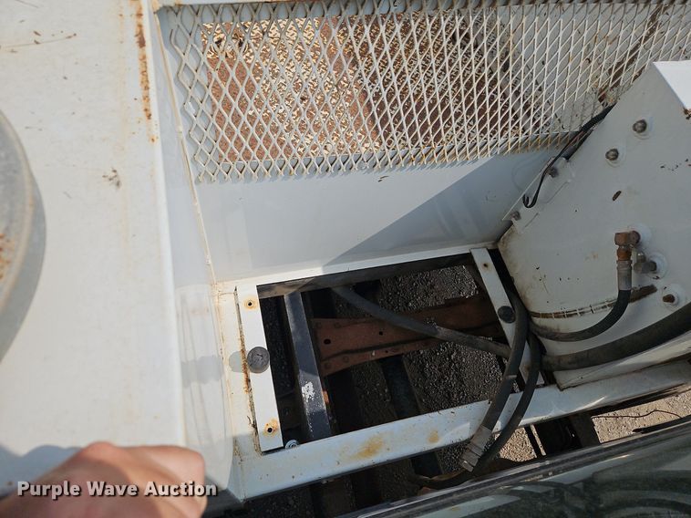 image for item DP2417 2003 Ford F550 Super Duty XL  utility / service truck