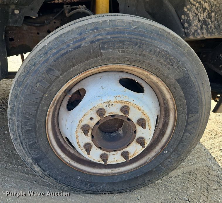 image for item DP2417 2003 Ford F550 Super Duty XL  utility / service truck