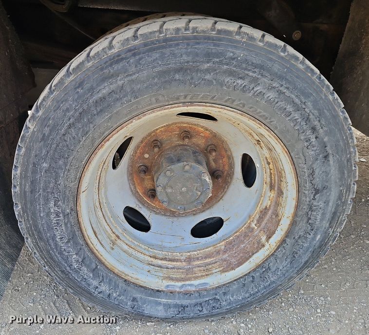 image for item DP2417 2003 Ford F550 Super Duty XL  utility / service truck