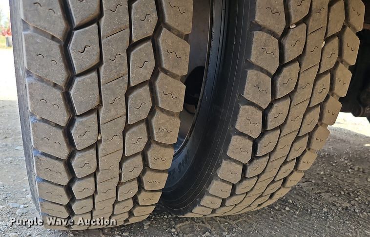 image for item DP2417 2003 Ford F550 Super Duty XL  utility / service truck