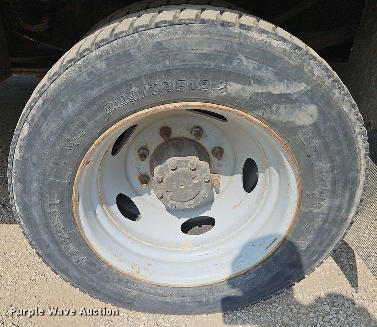 image for item DP2417 2003 Ford F550 Super Duty XL  utility / service truck