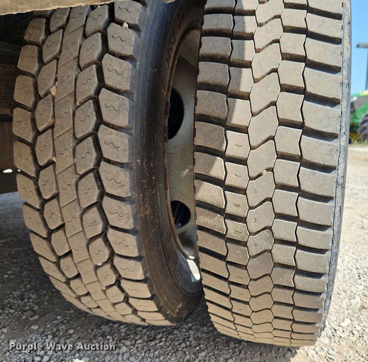 image for item DP2417 2003 Ford F550 Super Duty XL  utility / service truck