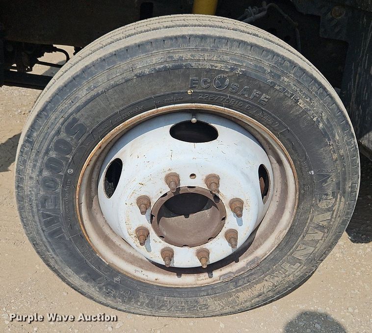 image for item DP2417 2003 Ford F550 Super Duty XL  utility / service truck