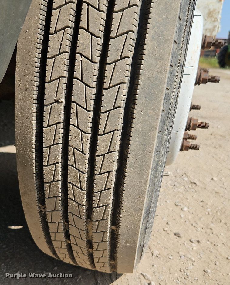 image for item DP2417 2003 Ford F550 Super Duty XL  utility / service truck