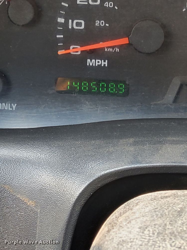 image for item DP2417 2003 Ford F550 Super Duty XL  utility / service truck