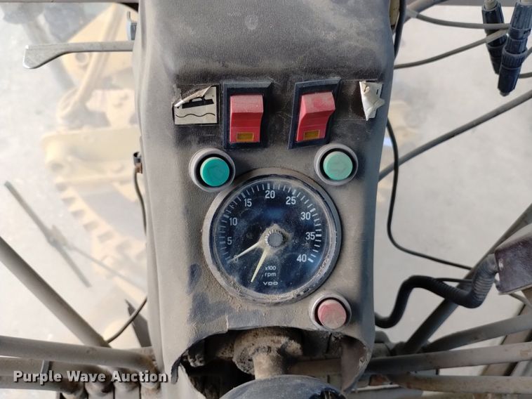 image for item DP3392 1990 Champion 780A Series III  motor grader