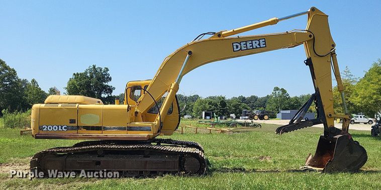 image for item DP5237 2000 John Deere 200LC  excavator