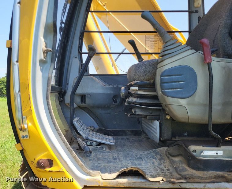 image for item DP5237 2000 John Deere 200LC  excavator