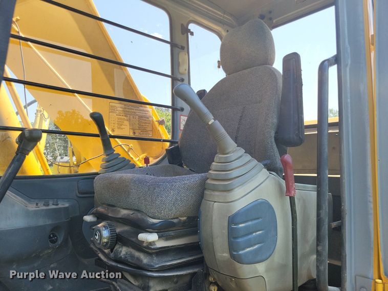 image for item DP5237 2000 John Deere 200LC  excavator