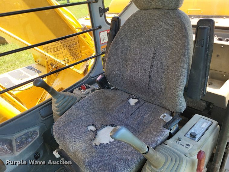 image for item DP5237 2000 John Deere 200LC  excavator