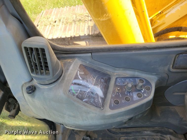 image for item DP5237 2000 John Deere 200LC  excavator