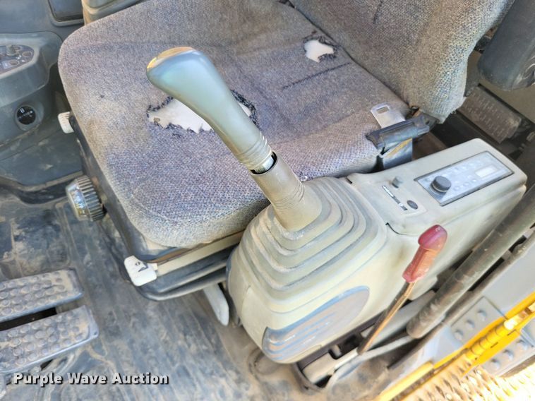 image for item DP5237 2000 John Deere 200LC  excavator