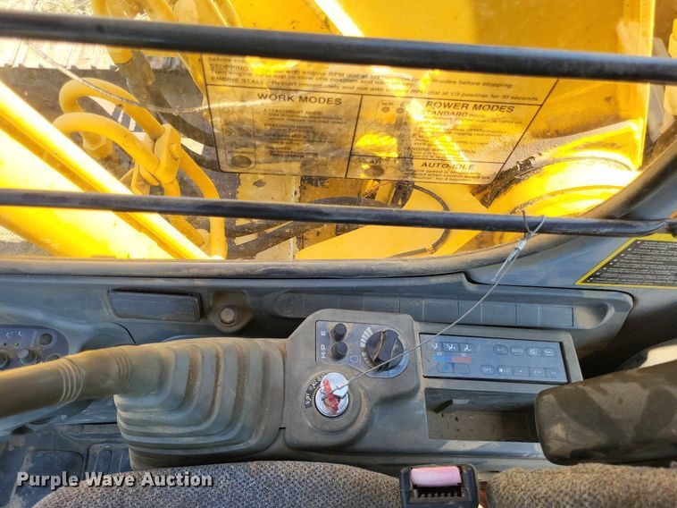 image for item DP5237 2000 John Deere 200LC  excavator