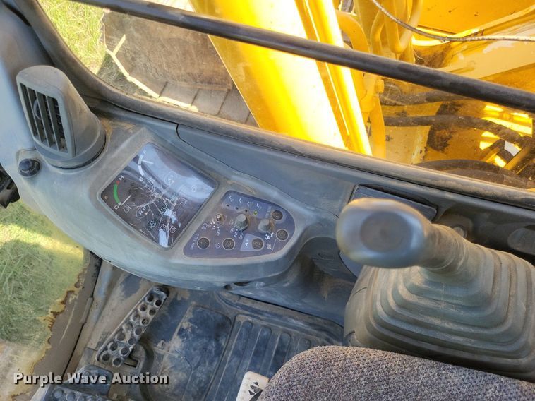 image for item DP5237 2000 John Deere 200LC  excavator