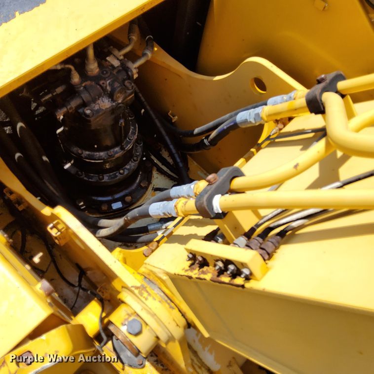 image for item DP5237 2000 John Deere 200LC  excavator