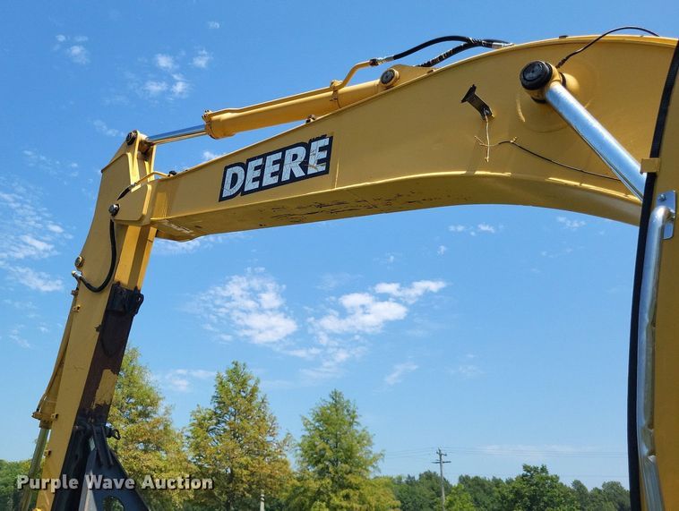 image for item DP5237 2000 John Deere 200LC  excavator
