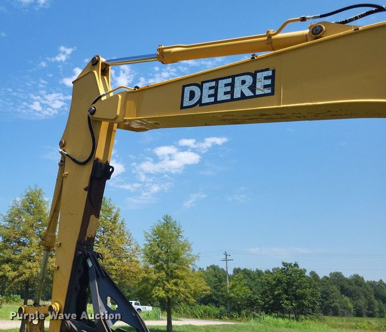 image for item DP5237 2000 John Deere 200LC  excavator