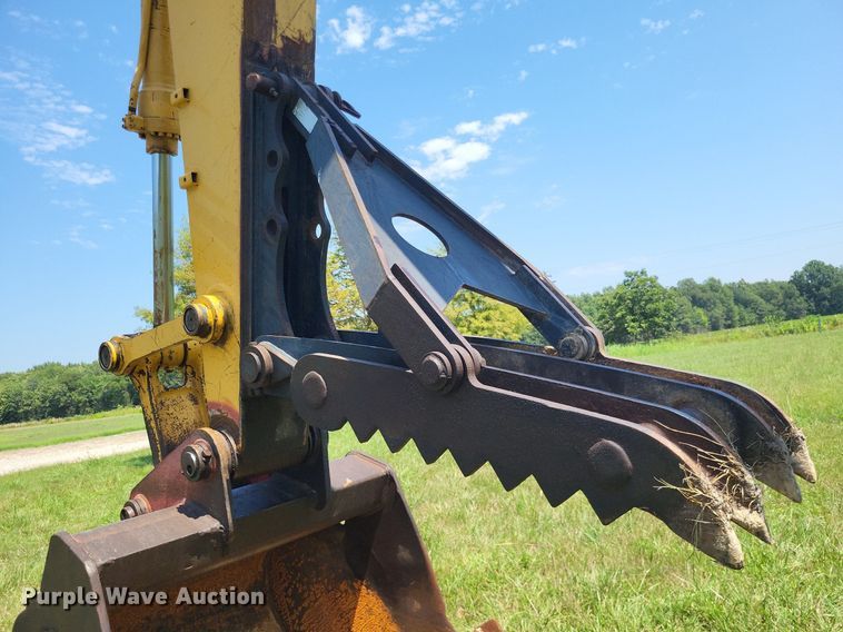 image for item DP5237 2000 John Deere 200LC  excavator